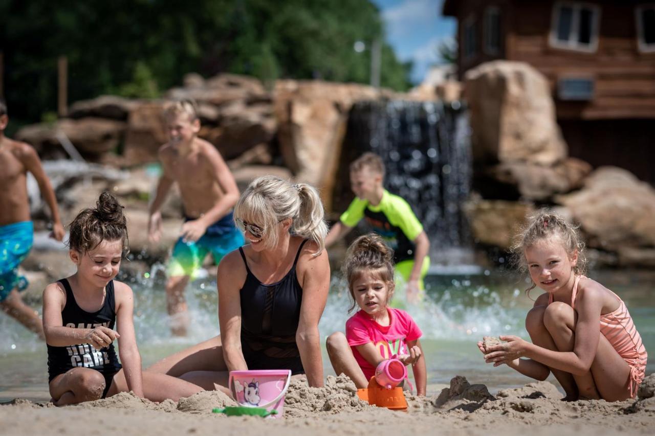 Natura Treescape Resort Wisconsin Dells Exterior photo
